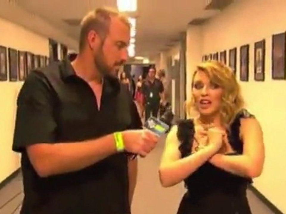 Kylie Minogue Aria Awards 2011 Backstage interview