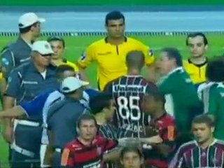 Suspendu 10 matches pour avoir craché sur un adversaire