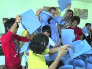 Beckham visita refugio de niños abusados en Manila