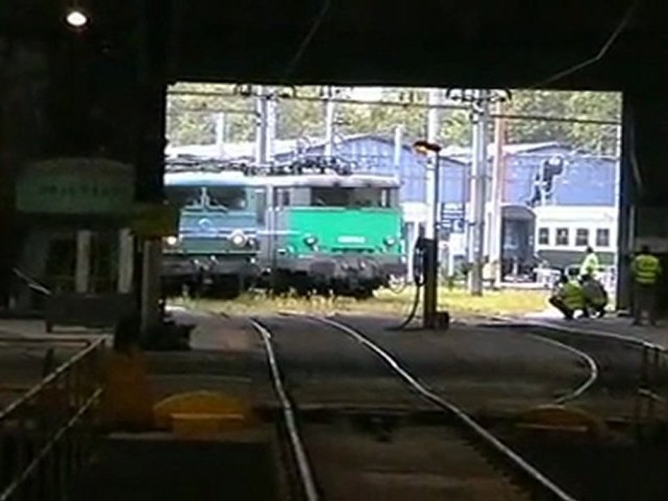 La BB 26227 et la CC 7102 sous la rotonde de Chambéry
