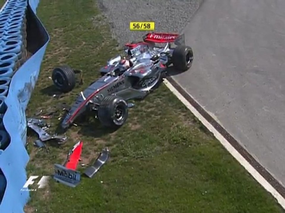 Turkey 2006 Kimi Räikkönen crashing in barrier