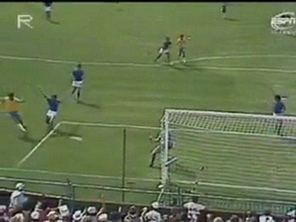 Το γκολ του Σόκρατες κόντρα στην Ιταλία (1982)