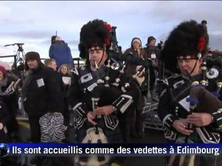 Arrivée triomphale en Ecosse de deux stars: des pandas géants