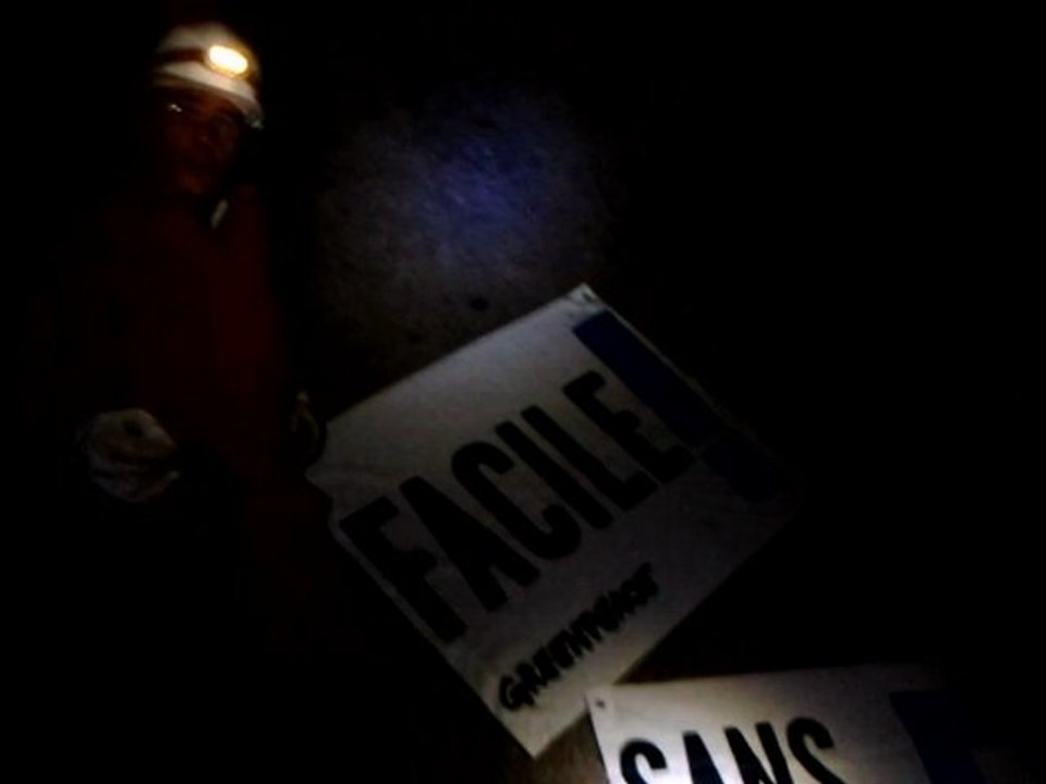 Des militants de Greenpeace s'introduisent dans la centrale de Nogent-sur-Seine