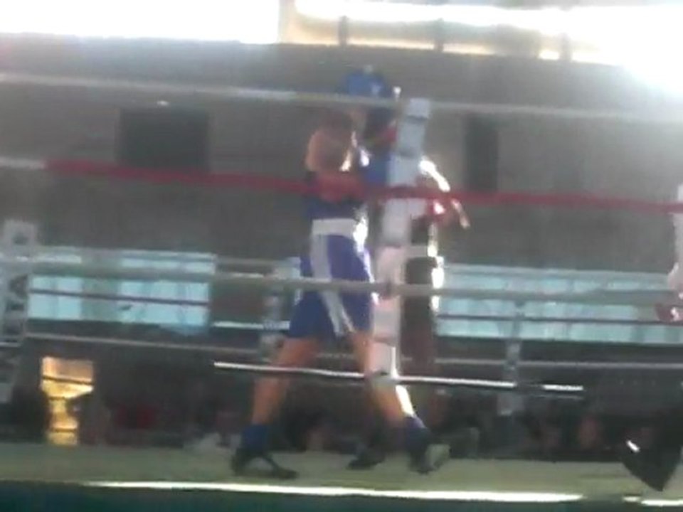 mickael boxe le 04/12/2011