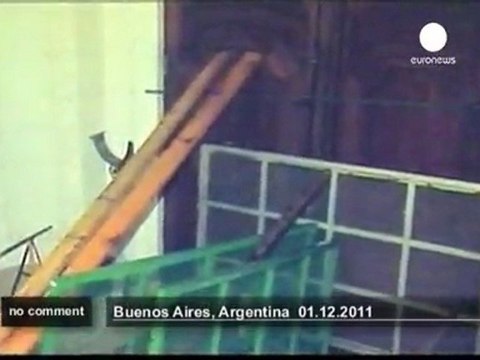 Protesters break into Buenos Aires' city... - no comment