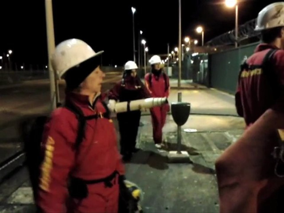 Les activistes de Greenpeace arrivent sur place