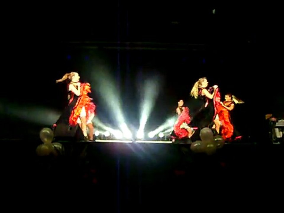 FRENCH CANCAN!