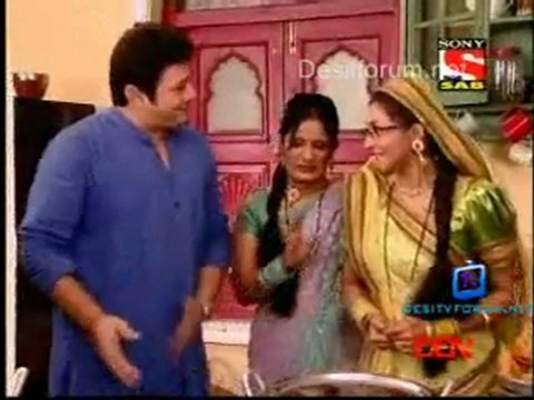 Chintu Chinky Aur Ek Badi Si Love Story - 5th December 2011 - p1