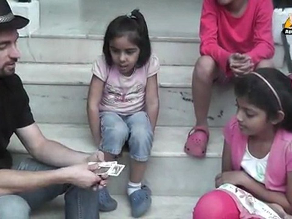 Learn a Trick - Card Trick with Dan