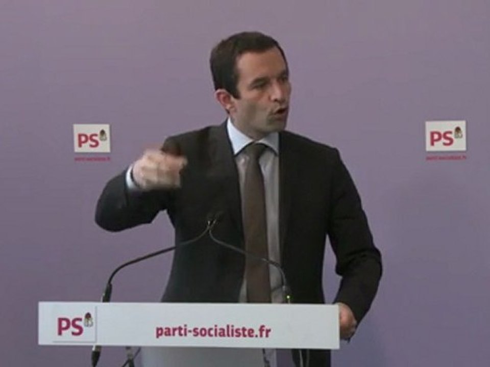 Benoît Hamon dénonce la "politicaillerie" de François Fillon