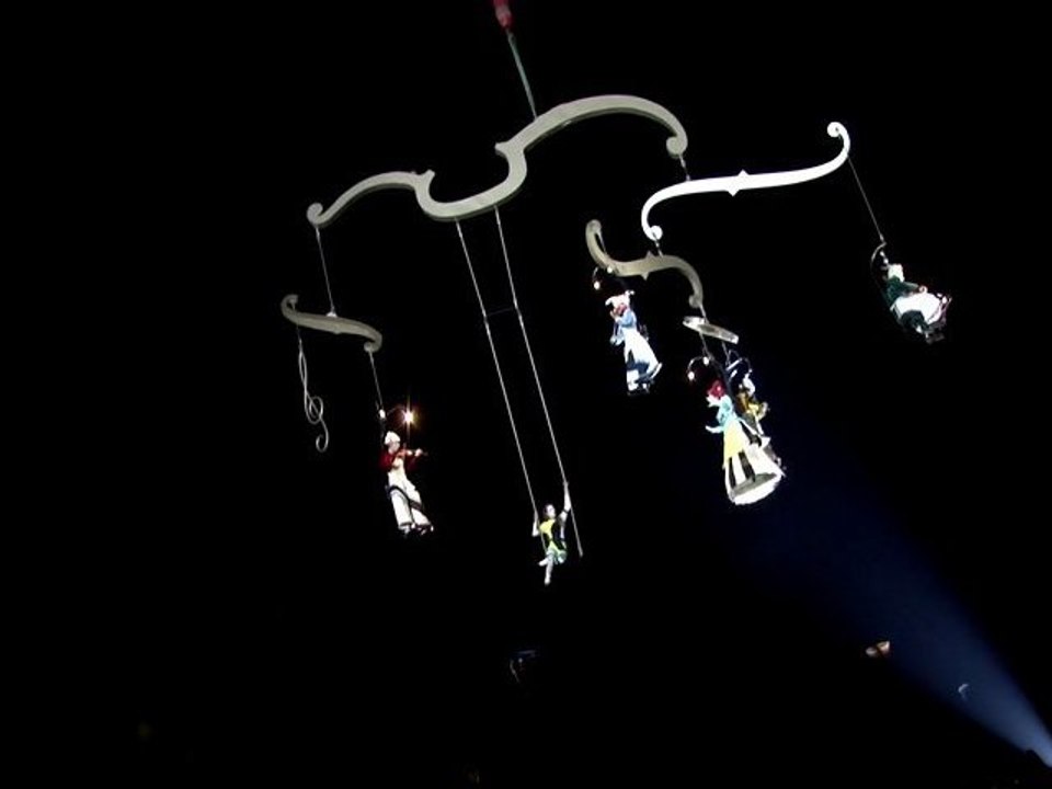 Temps Bourg à Guipavas: Lâcher de violons de la cie Transe Express