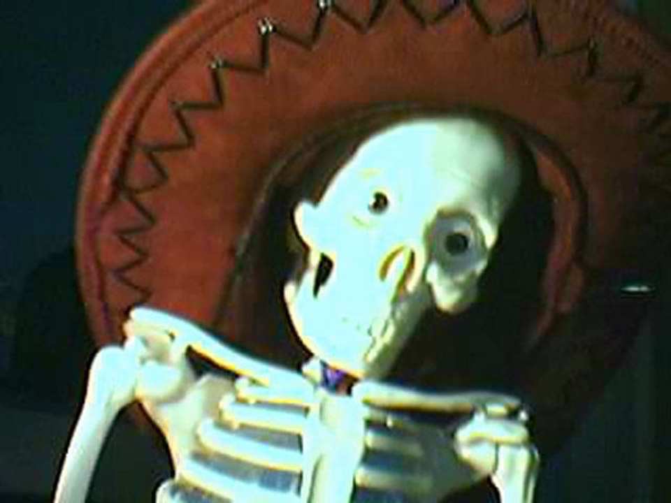 dédicace Robbi40 et ma nouvelle photo de ouf avec les caisses à mon grand pere et illustration de DEADSPACE!