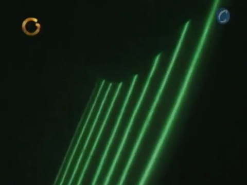 Surfistas australianos le dan la bienvenida al verano de una manera particular