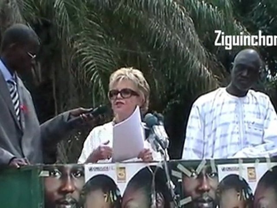 TEST - Viviane WADE à Ziguinchor, Journée Mondiale Lutte contre SIDA, 1 (01-12-11)