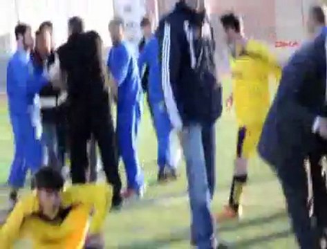 Kızıltepe'de Futbol Sahası Savaş Alanına Döndü