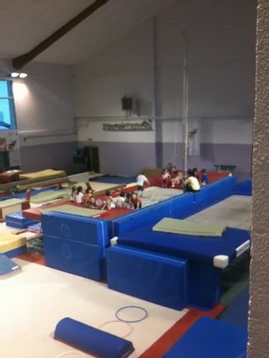 romann sur le trampoline