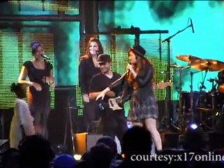 Demi Lovato's wardrobe malfunction