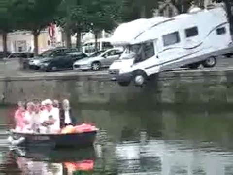 0434 - Régis se gare avec son Camping Car