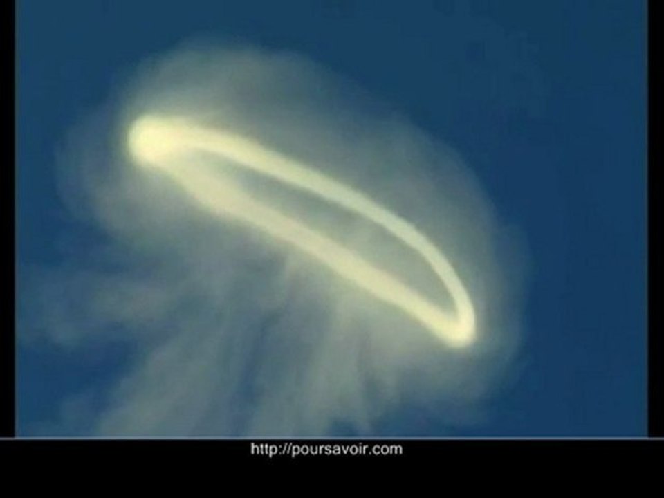 Phénomène Gazeux Rare au Dessus d'un Volcan !