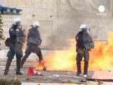 Atene: scontri di piazza davanti al parlamento