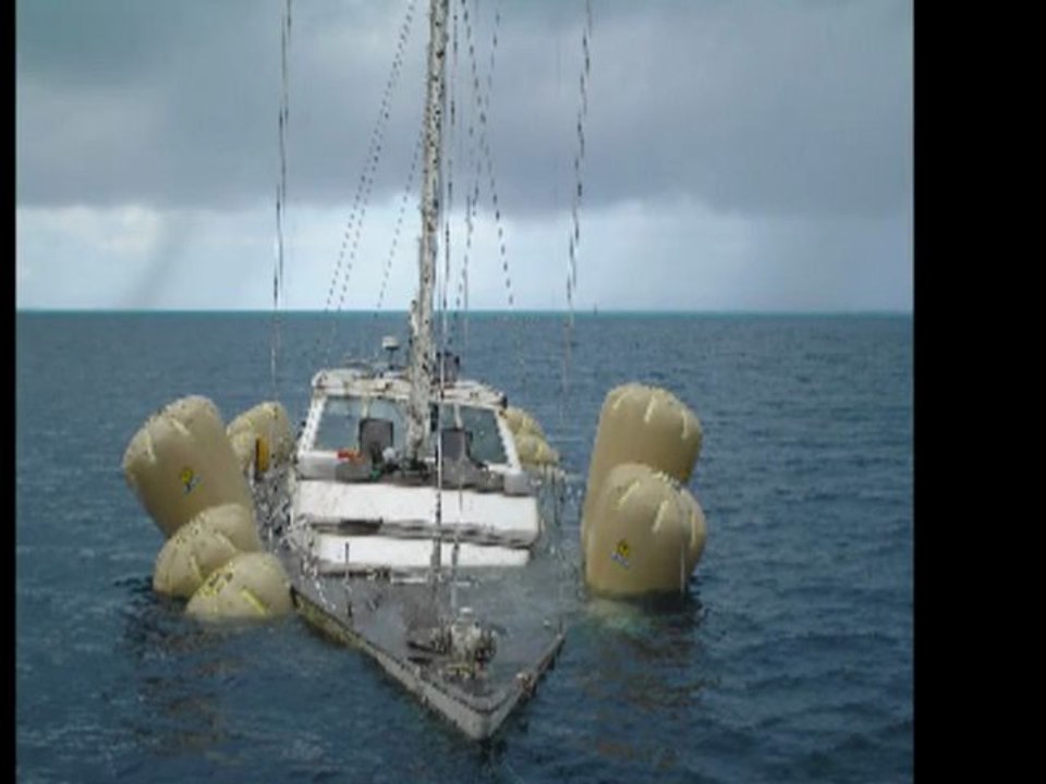 Sail Yacht salvage in Bora Bora by Vzone