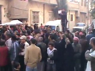 حمص النازحين تشيع الشهيد حسن حميد محمد 6-12-2011