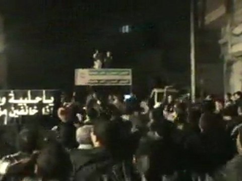 هجوم الامن واطلاق النار على مظاهرة في حمص حي القرابيص 6 12 2011