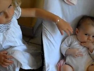 Alice suce ses doigts 2