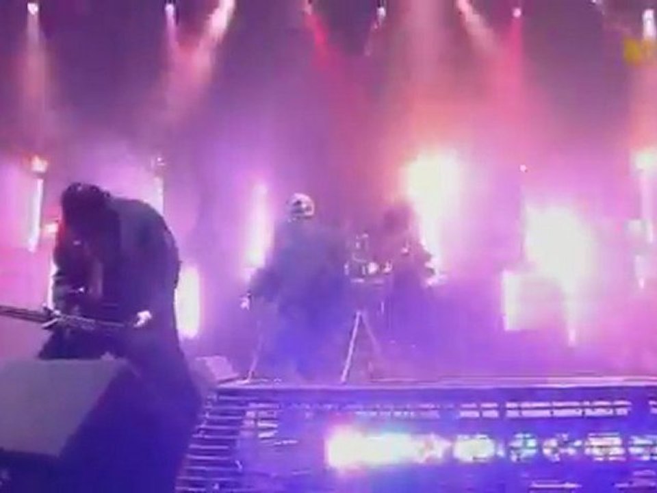 Slipknot - Surfacing + The Blister Exists [LIVE @ MTV World Stage]