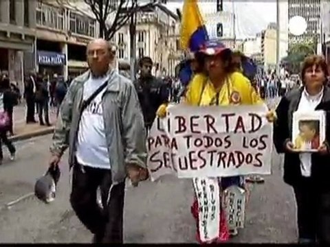 Colombia: proteste a Bogotà contro le Farc