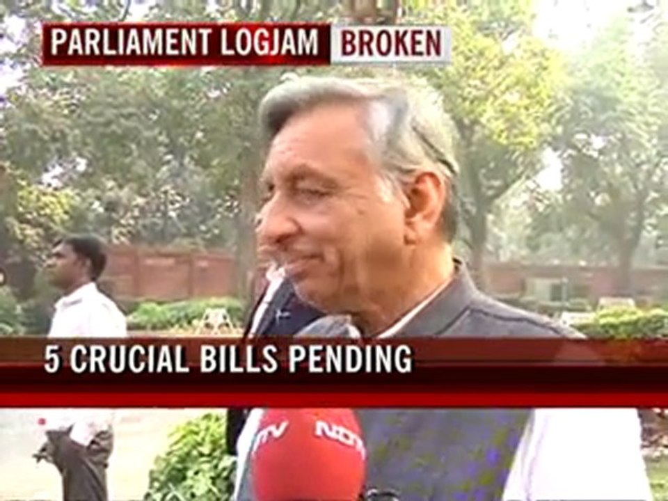 Govt suspends FDI in retail, MPs back at work