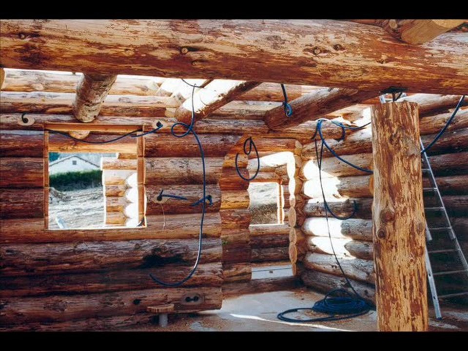 fuste, chalet, maison en rondin ou bois rond