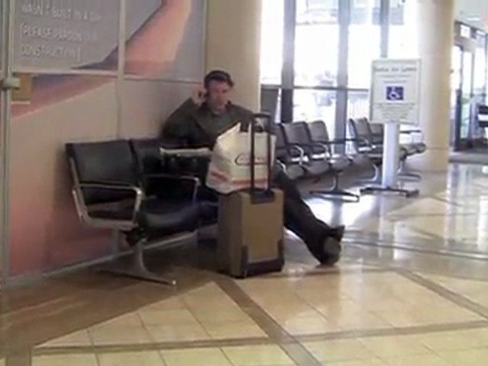 Alec Baldwin aus Flugzeug geworfen