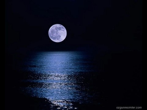 AKŞAMIN OLDUĞU YERDE BEKLE DİYORSUN GELMİYORSUN