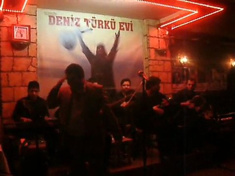 DENİZ TÜRKÜ EVİ ( BAKIRKÖY ) ŞAHAH AKGÜN CANLI PERFONMANS 2011
