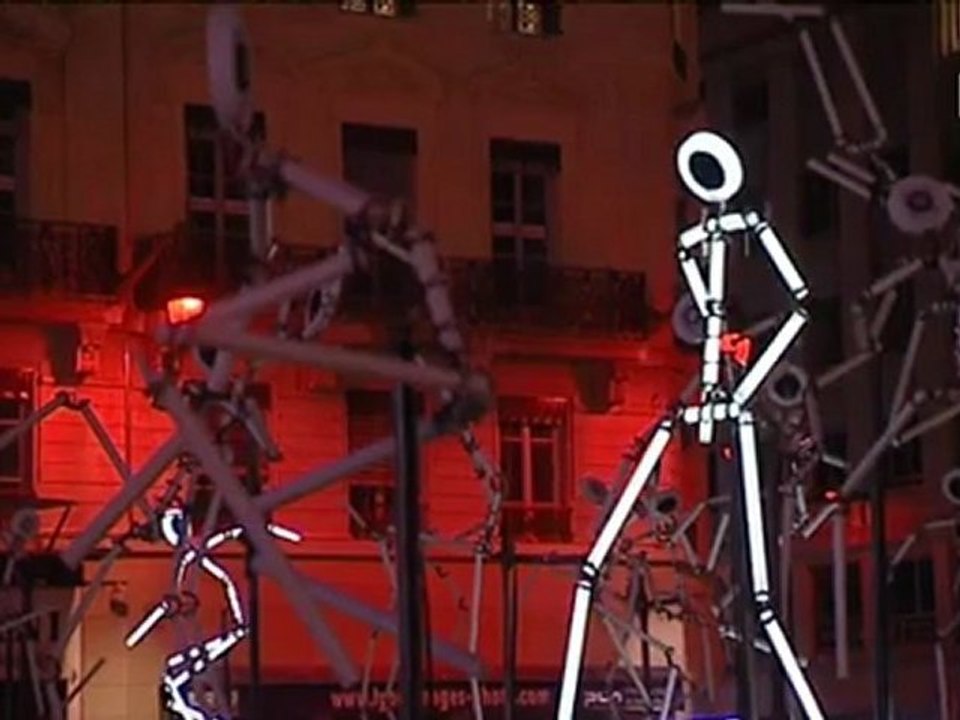 2 - KEY FRAMES SCENES DE VI(LL)E Place de la République