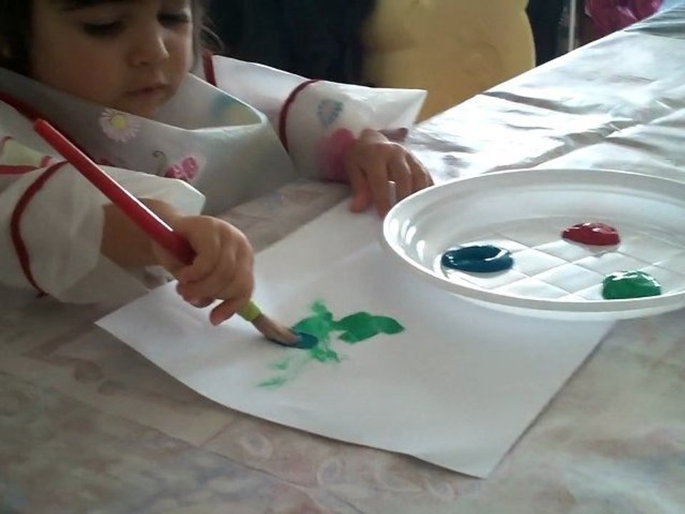 1ère peinture pour Emilie avec son papa!