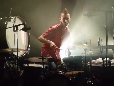 General Elektriks - Tu m'intrigues (long version solo) Live @La Cigale