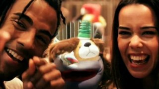 Yotuel Romero (Orishas), Beatriz Luengo y Nota - Santa en Crisis (Video de Navidad 2011)