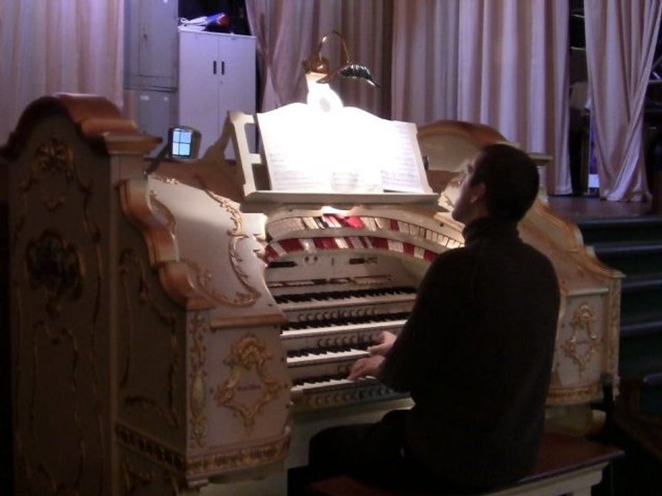 Lullaby of Birdland - Chris Lawton at Stockport Town Hall