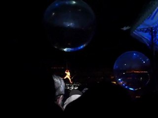 Acrobates ballons Fête des Lumières Monplaisir Déc 11