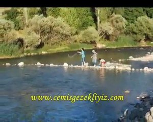BİZ HEP BİRLİKTE ÇEMİŞGEZEKLİYİZ (Sezai Akın)