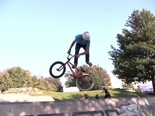 BMX Tricks - Skatepark Emerica