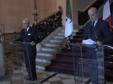 Alain Juppé et Mourad Medelci, ministre des Affaires étrangères d'Algérie (07.12.11)