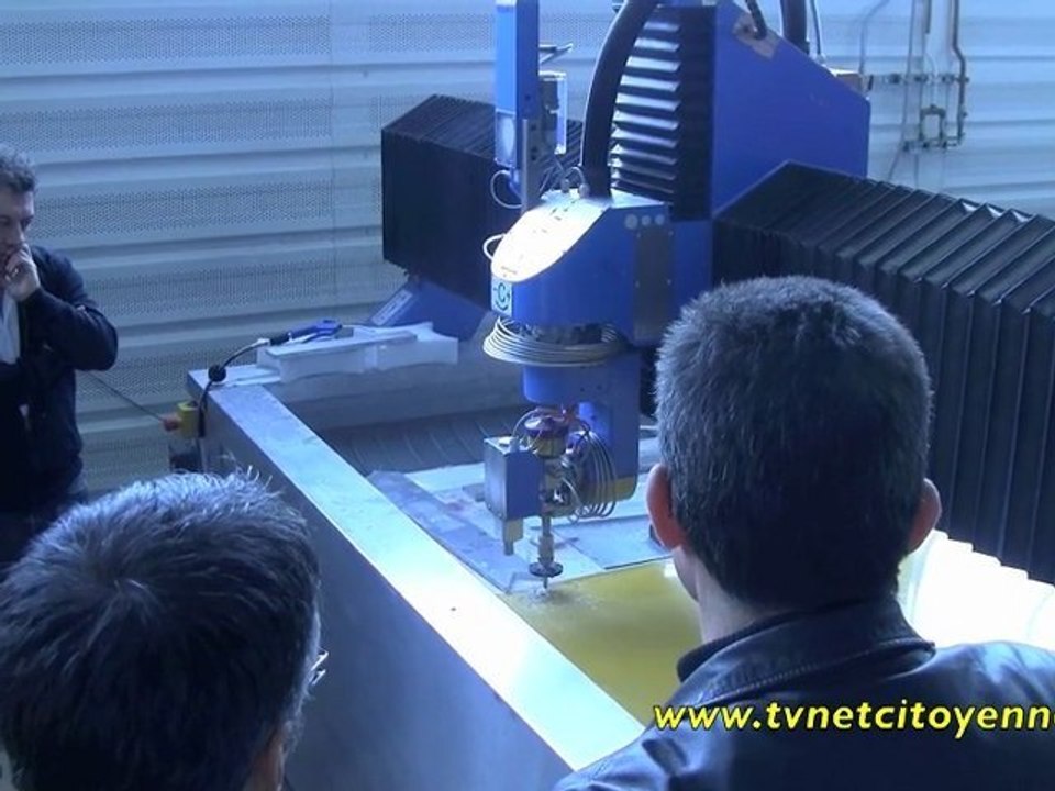 1 ère machine de découpe à eau dans un Lycée de Rhône-Alpes