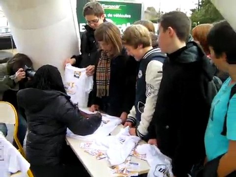 Master class de triple saut avec Sokhna Gallé au collège Malraux de Romans