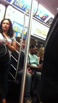 Keanu Reeves est un gentleman dans le métro