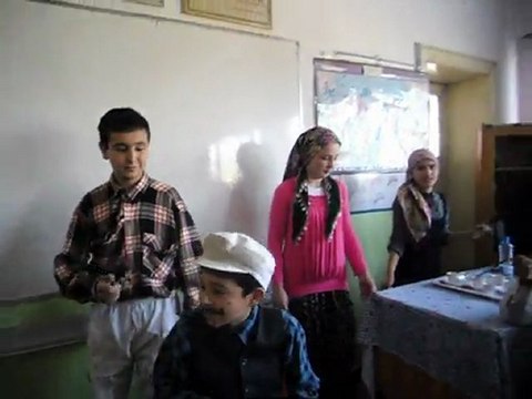 GÖLHİSAR MERKEZ İ.O. 2011-2012 6-A SINIFI ÖĞRENCİLERİNİN KENDİ YAZIP OYNADIKLARI SKEÇ