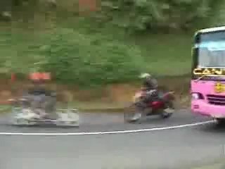 0444 - Crash violent deux motos face à face